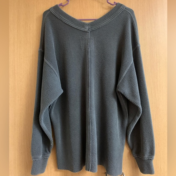 AERIE drop shoulder v-neck sweatshirt, gray, textured, oversize, XS - Picture 2 of 3